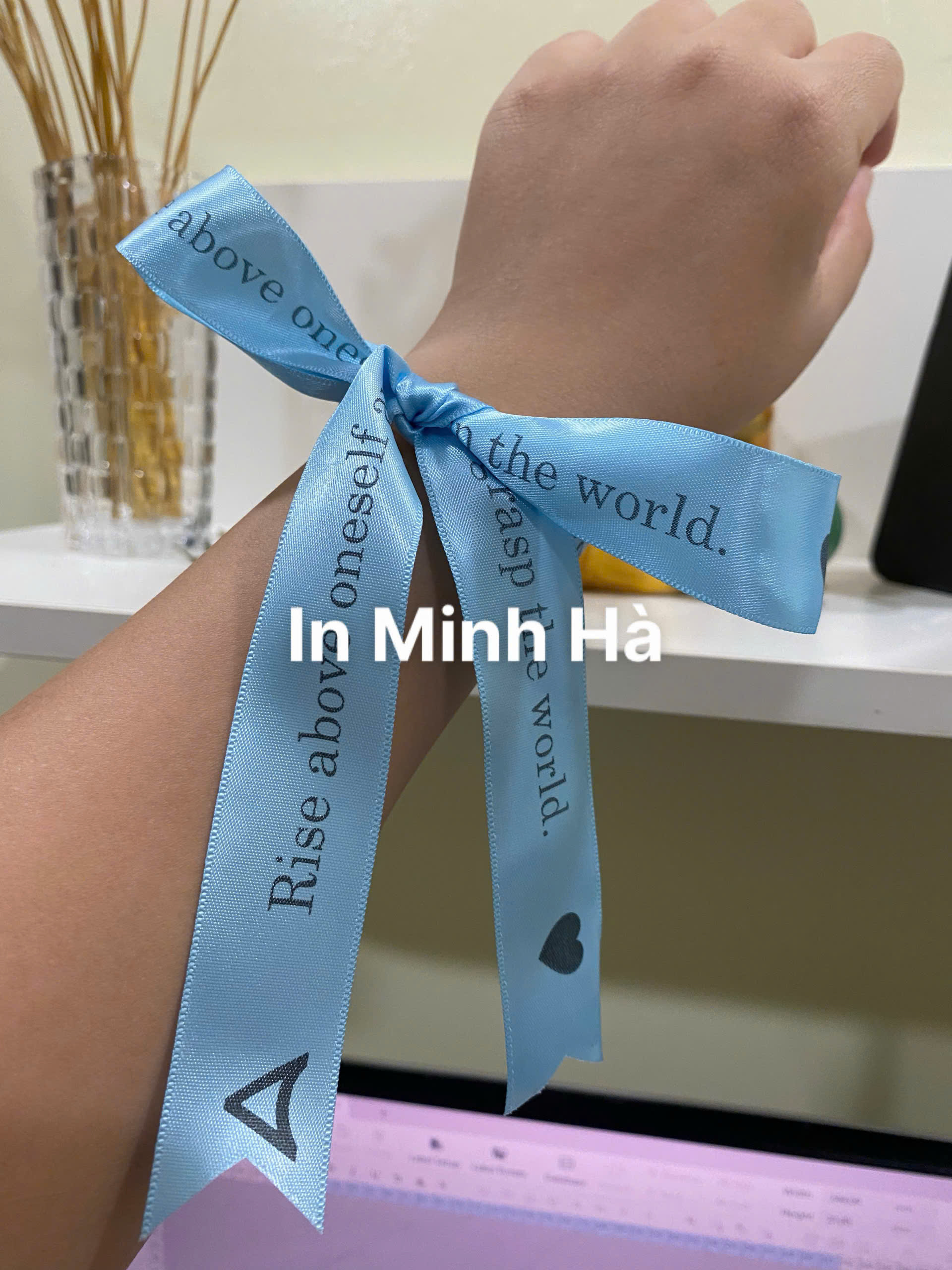 Những lưu ý khi làm dây ruy băng buộc cổ tay – Tiêu chí chọn chuẩn