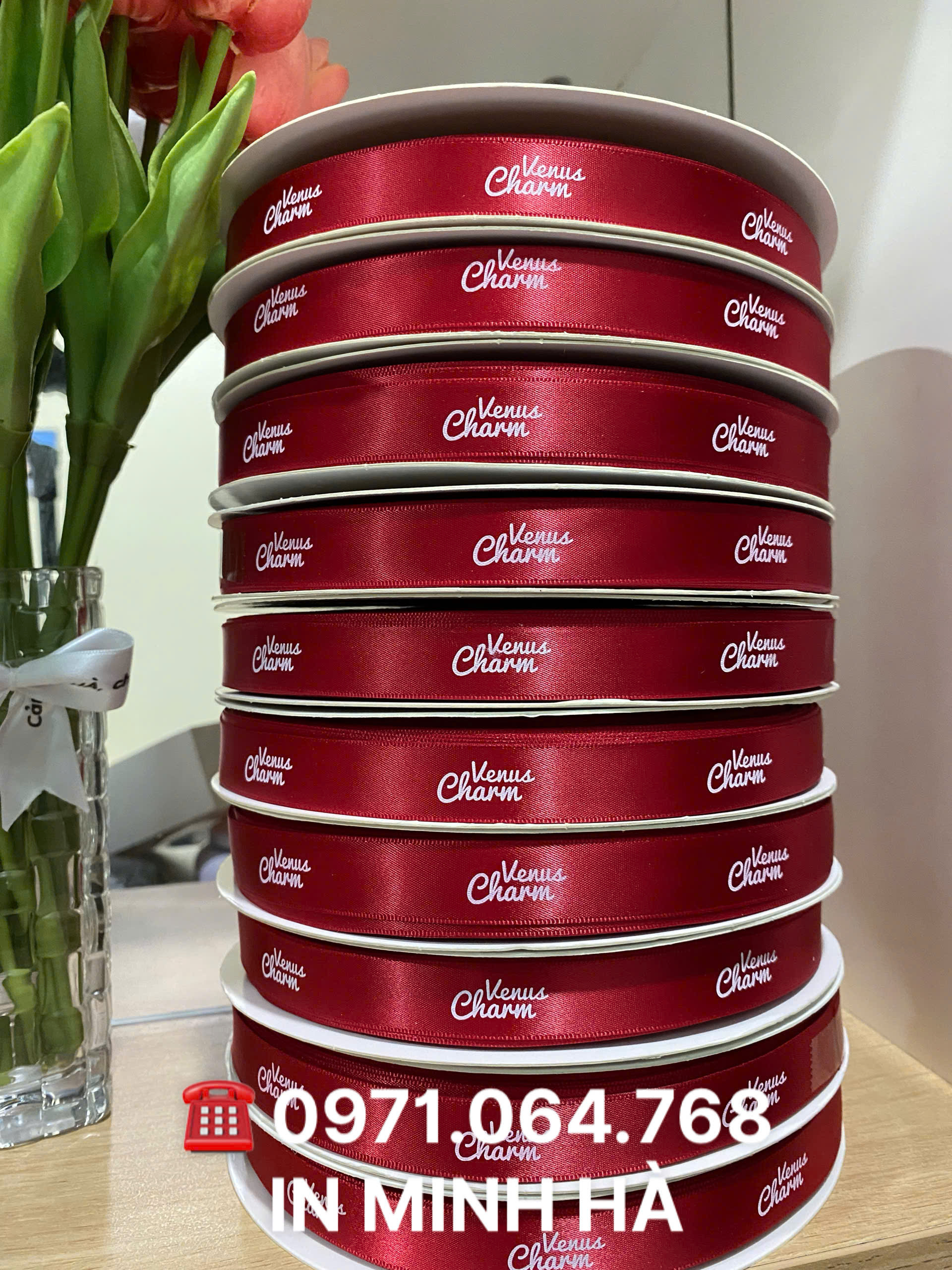 NOEL THÊM ẤM ÁP CÙNG HỘP QUÀ VENUS CHARM BUỘC RUY BĂNG ĐỎ