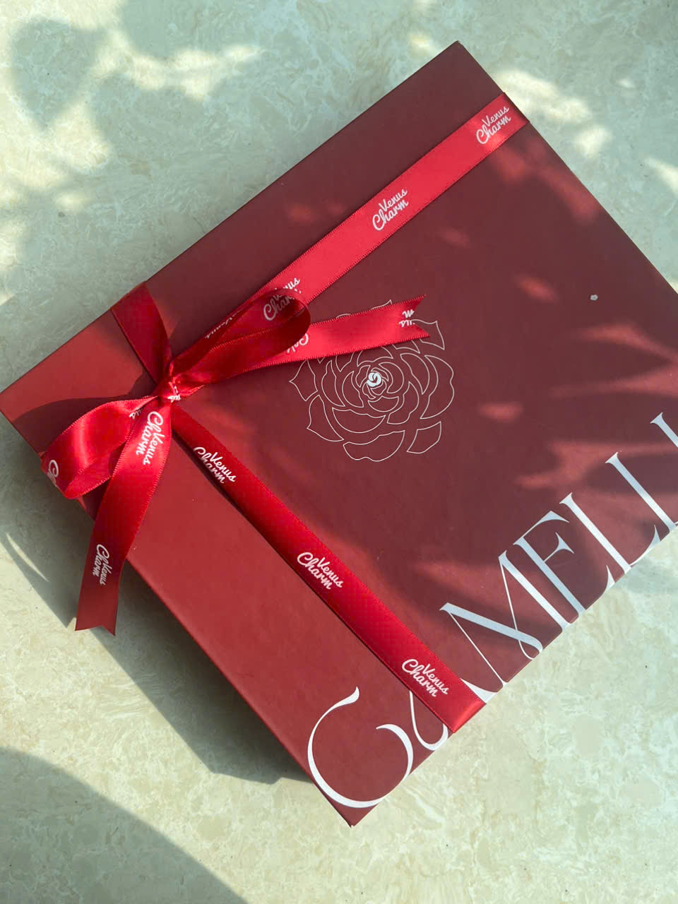 DÂY RUY BĂNG ĐỎ VENUS CHARM – GÓI TRỌN SỰ QUYẾN RŨ TRONG MÙA NOEL