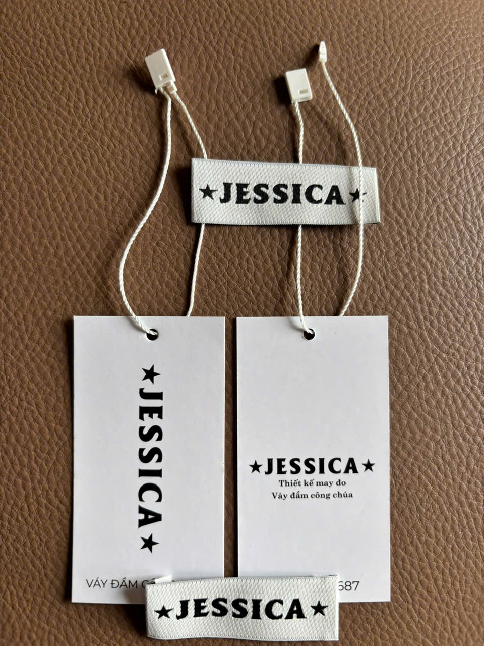 THẺ TREO THƯƠNG HIỆU CHO HÀNG THIẾT KẾ CAO CẤP