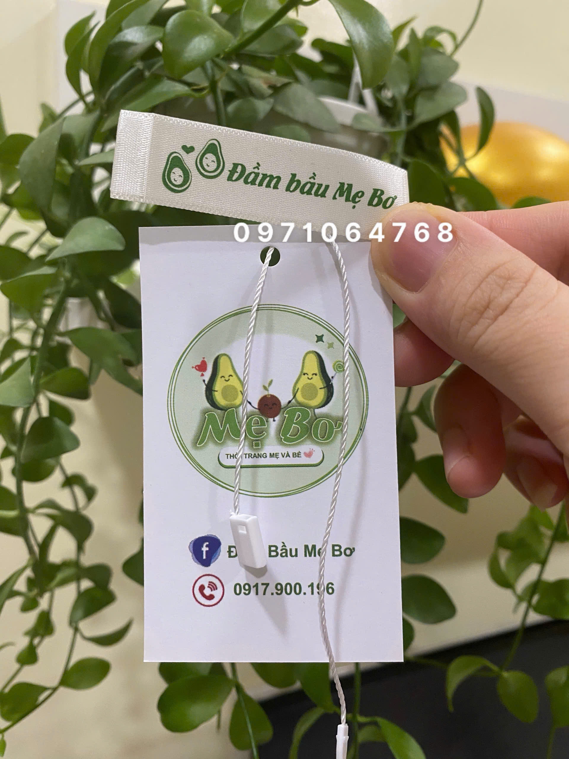 Mác cổ và thẻ treo cho shop thời trang mẹ và bé